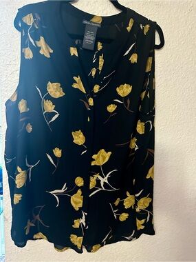Chelsea & Theodore Black Sleeveless Floral Blouse - Yellow Print